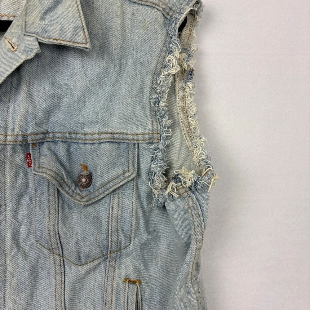 Vintage Levis 70506 Denim Trucker Vest Mens XL Light Wash Cut Off distressed